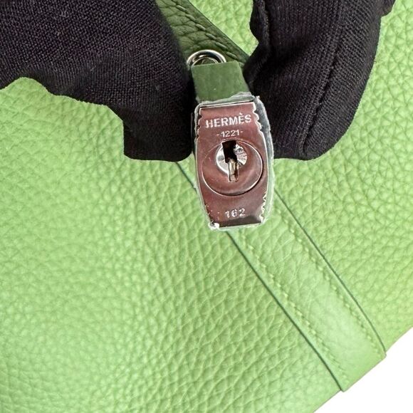 HERMES Taurillon Maurice Picotin Lock 18 PM Vert Criquet Green NEW 2021 - Picture 7 of 13